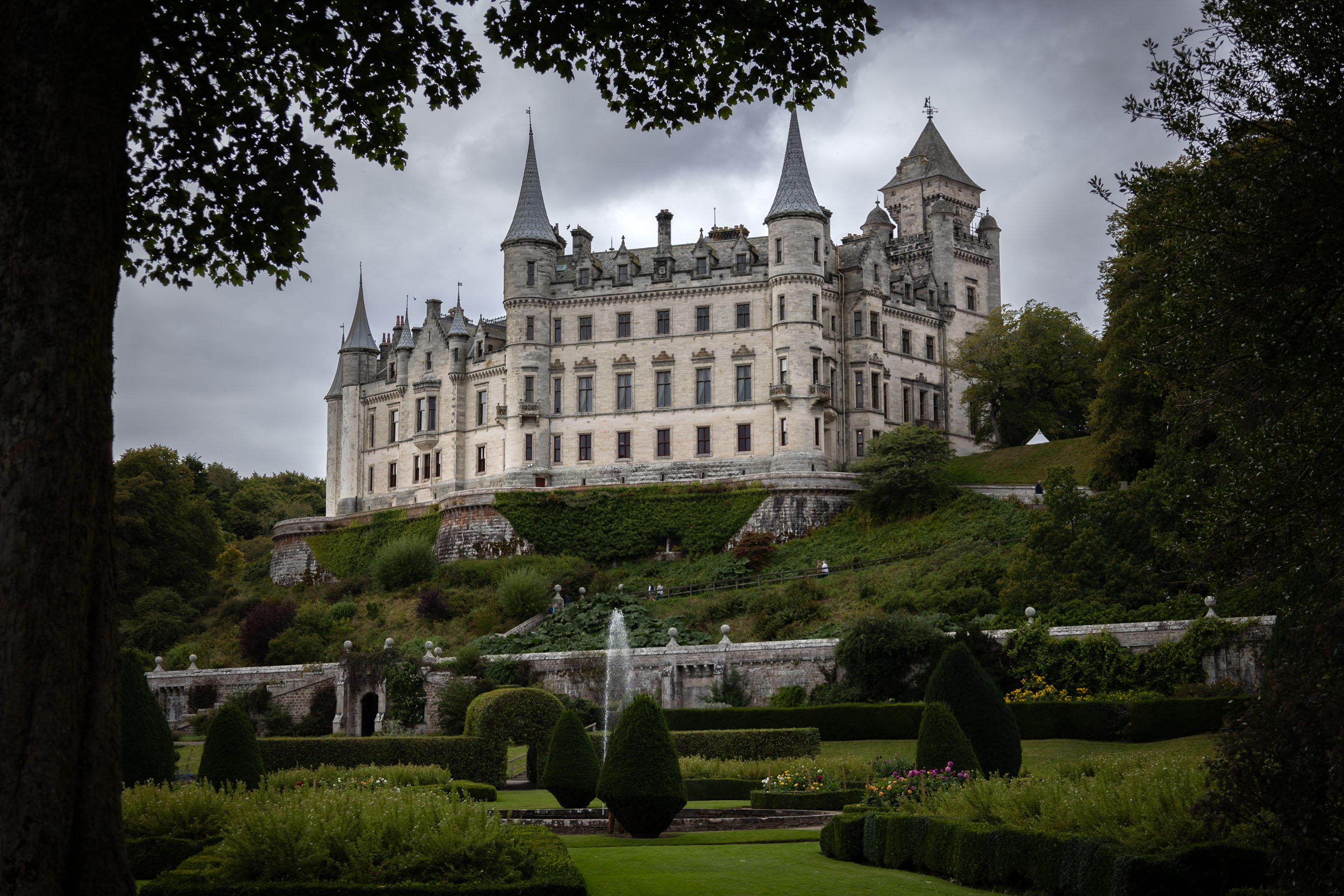 Blick auf das Dunrobin Castle in Schottland