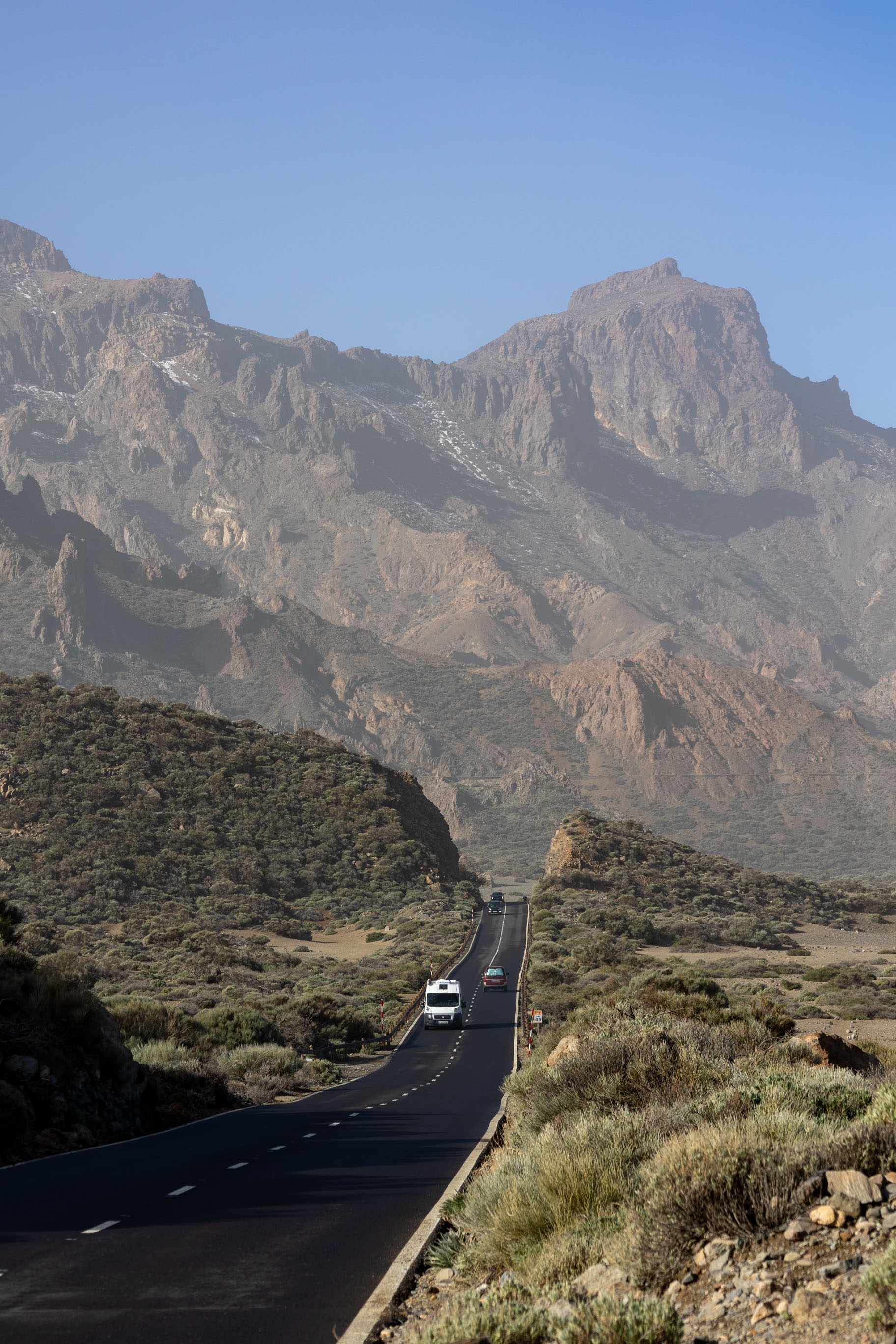 Strasse im Teide Nationalpark auf Teneriffa