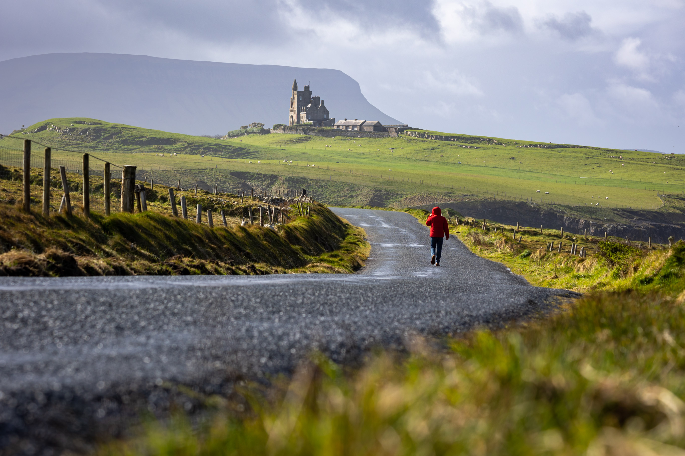 Blick auf das Classiebawn Castle in Irland