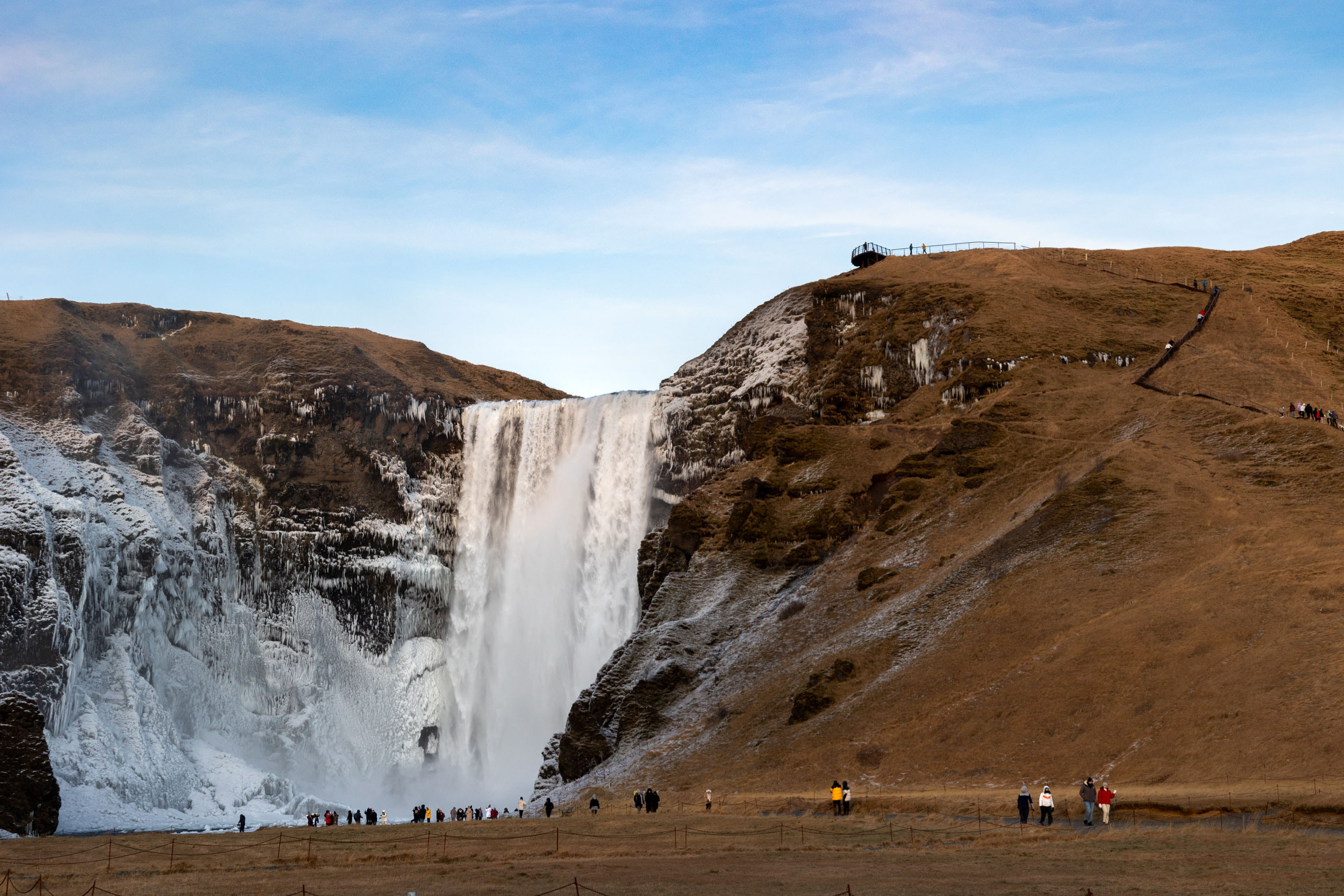 Besuch Wasserfall während der our.traveltreats Gruppenreise nach Island
