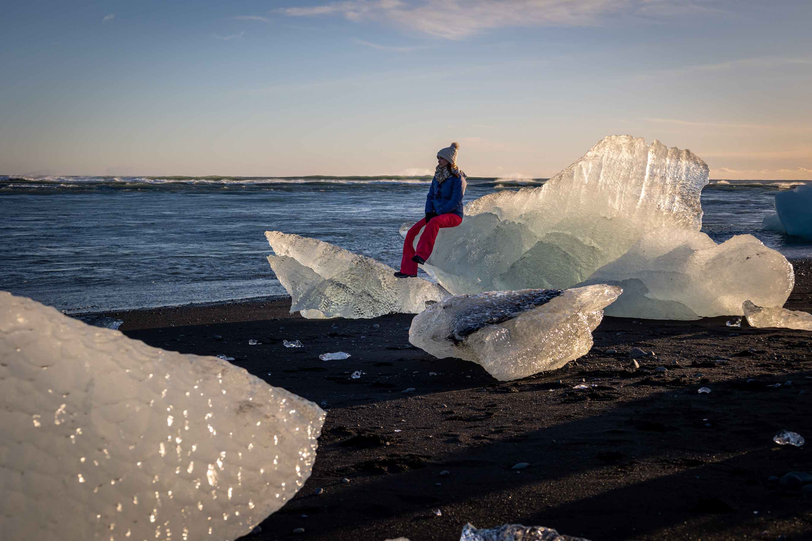 Besuch Diamond Beach während der our.traveltreats Gruppenreise nach Island