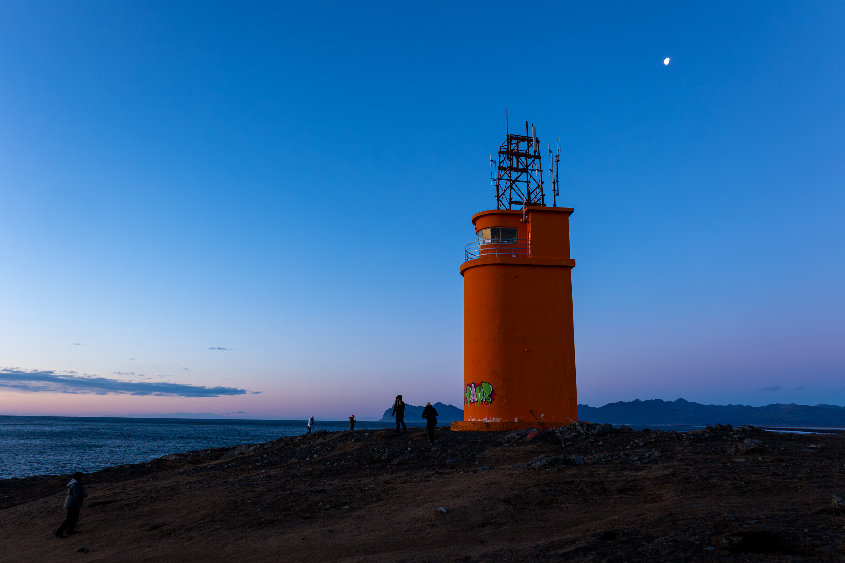 Besuch eines Leuchtturms während der our.traveltreats Gruppenreise nach Island
